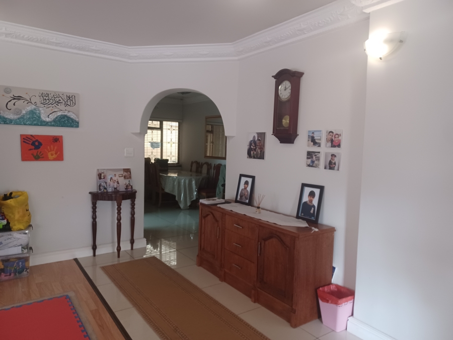 7 Bedroom Property for Sale in Cravenby Western Cape